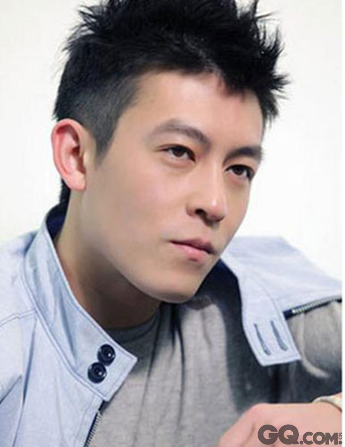 陈冠希（Edison Chen），1980年10月7日出生于加拿大温哥华，歌手、演员，多媒体公司Clot Media Division的行政总裁，2004年创立CLOT，同时经营着Juice潮店。
