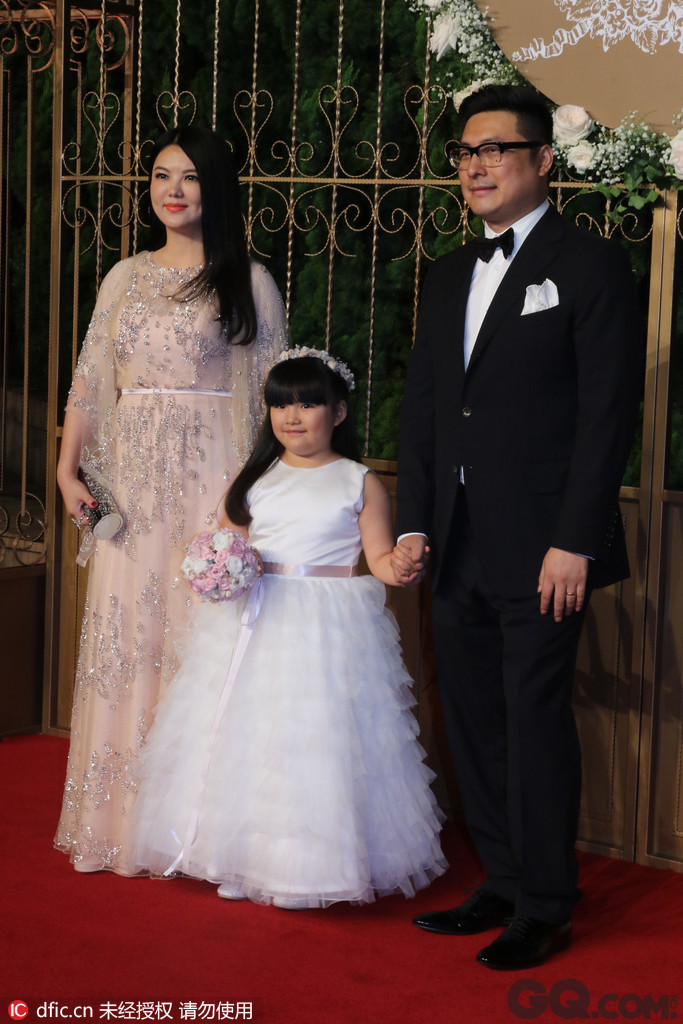 李湘与导演王岳伦的婚礼虽然比不上与前夫的奢华,但是低调的婚礼反而