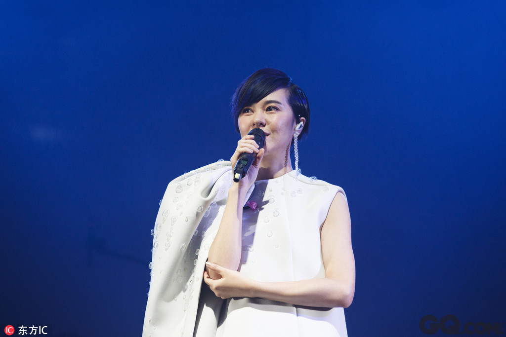 日前，歌手郁可唯在台北举办《00：00自由时间》演唱会，数百名歌迷到场支持，更有从远道而来的大陆粉丝力挺。