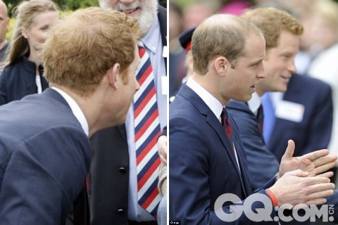 　翻阅英国新闻，发现王子18岁在媒体面前亮相时还拥有一头浓密的秀发，镜头前的他头发日益稀疏。如今威廉王子头顶毛发稀疏，头皮清晰可见的尴尬画面。