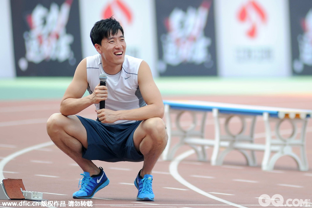 
2014年6月12日，江苏省镇江市，刘翔参加江苏卫视《全力！运动会》录制现场。
