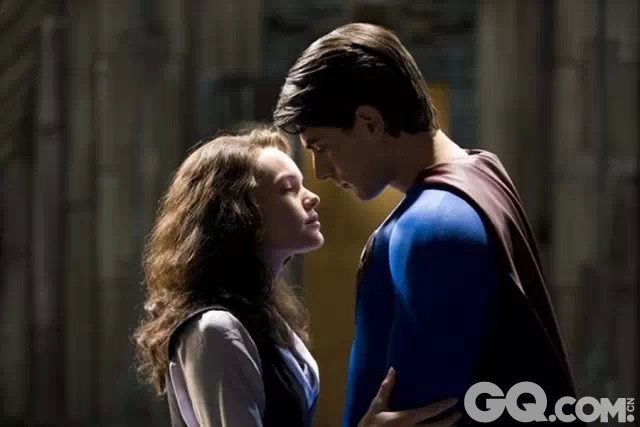 凯特·波兹沃斯和艾米·亚当斯分别在《超人归来》和《超人：钢铁之躯》中饰演了这一角色。