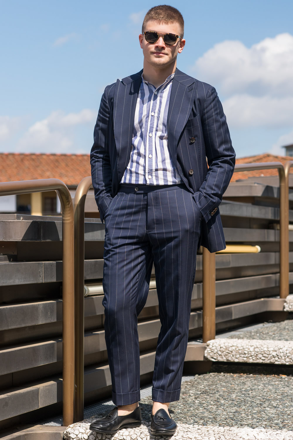 James
Sunglasses: RetroSuperFuture
Suit: Suit Supply
Shirt: Salvatore Picolo
Shoes: vintage

Inspiration: Paying homage to Pitti Uomo! 
（致敬Pitti Uomo）