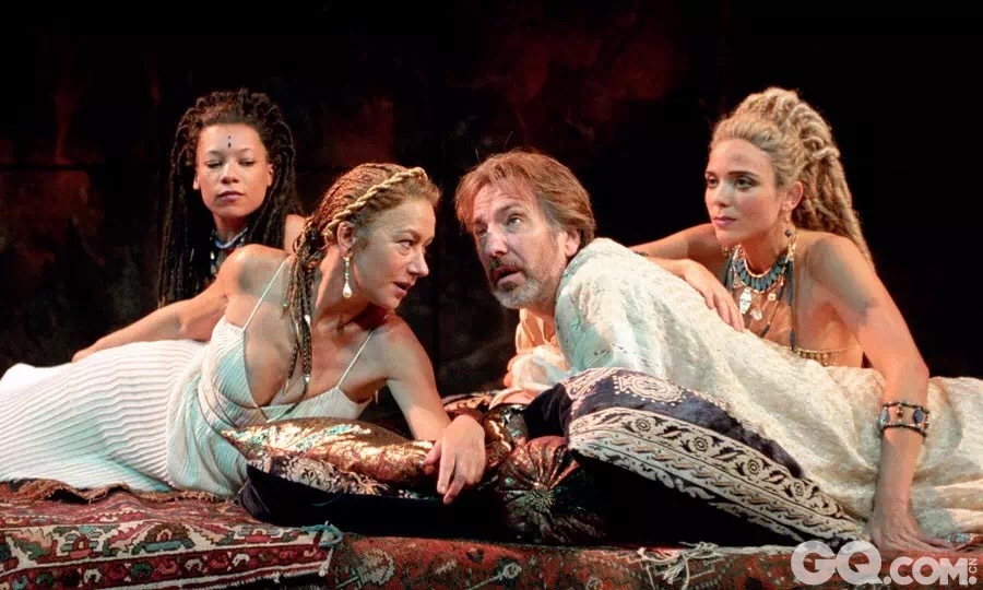 1998年，Rickman与海伦·米伦共同出演了舞台剧版的《Anthony and Cleopatra》。两人还共同合作了今年要上映的惊悚电影《天空之眼》。
