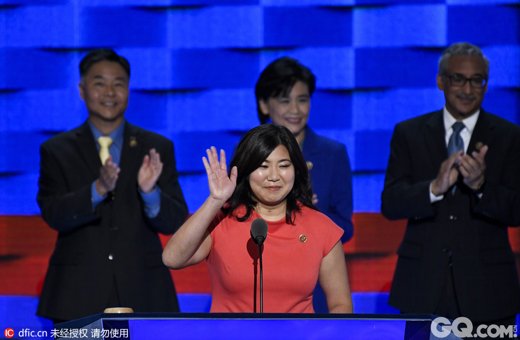 当地时间2016年7月27日，美国宾夕法尼亚州费城，美国民主党全国代表大会进入最后一日，国会华裔议员赵美心和孟昭文出席发表讲话。   