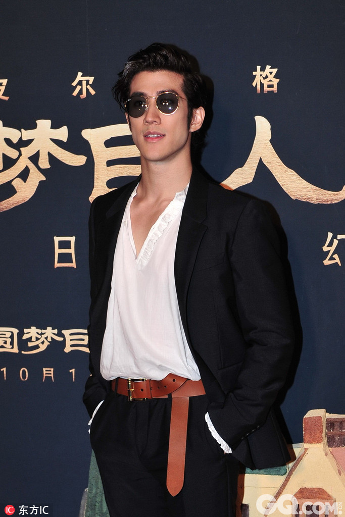 10月11日电 （记者李岩）昨天下午，好莱坞著名导演斯皮尔伯格携其最新电影——《圆梦巨人》亮相中国首映礼，这是他首次来华为新片站台宣传。