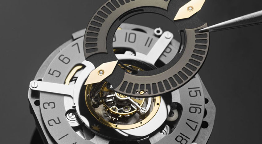 Papillon Heure Sautante跳时腕表将长期推出玫瑰金和白金两种表款；而Papillon Tourbillon Central中央陀飞轮腕表将推出玫瑰金和铂金限量版。 