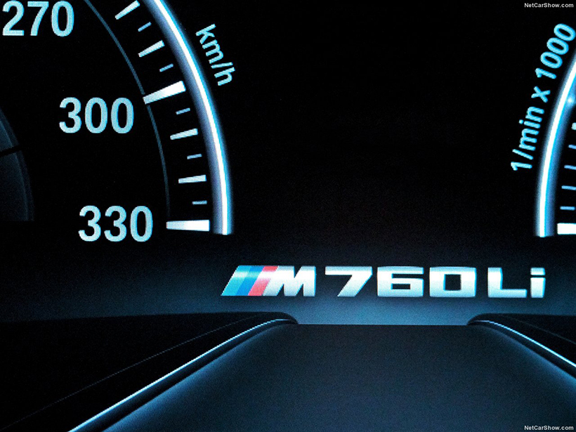 梅赛德斯奔驰S65、奥迪A8 W12——世界仅存的12汽缸D级豪华车俱乐部中如今又要加入一名新的成员：宝马M760Li xDrive。6.0L M Performance 12汽缸涡轮增压发动机首次来到由碳纤维打造的巴伐利亚旗舰车型上，成就了目前动态性能最强悍的D级豪华车：0-100km/h加速突破4秒，极速305km/h（电子限速）。
