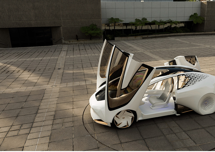 名副其实的科幻外观，以及采用人工智能AI驱动的设计概念给人一种这辆车真的是出自未来人之手一般。