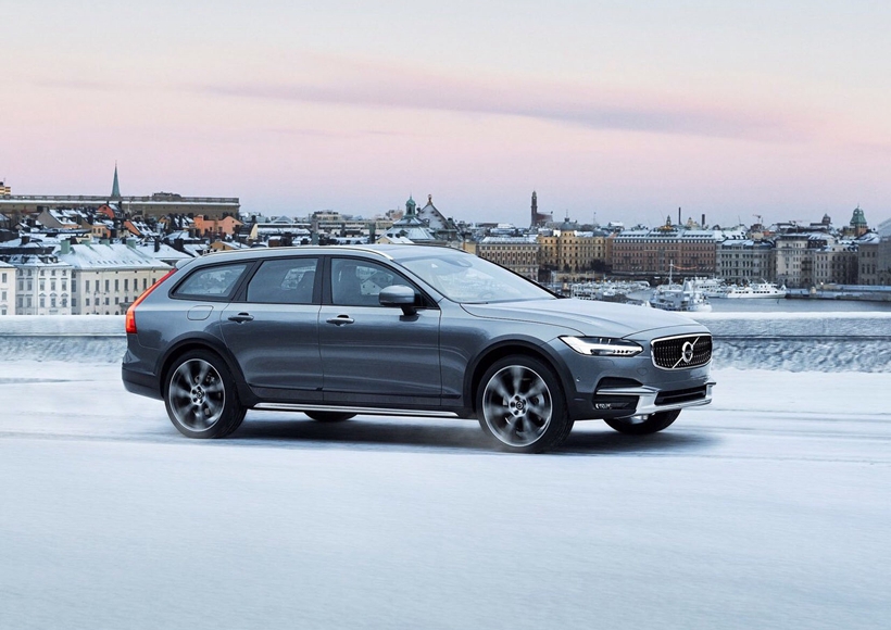 作为北欧具有影响力的汽车品牌，volvo cross country经过严格的测试，确保在极端环境之下依然保持良好的性能，在坑洼崎岖，冰天雪地之下依然高贵从容。