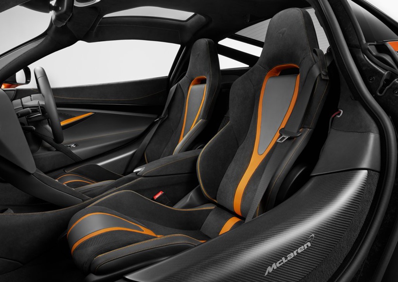 此外，迈凯伦为新车车主提供的 “透视式座舱” 选项，会令车厢内部的A柱位置的碳纤维结构裸露，不再额外进行皮革物料的包裹。