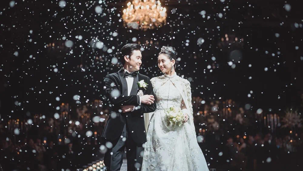 婚禮行頭就花了上百萬，韓劇《安娜》里裴秀智都怎么穿？
