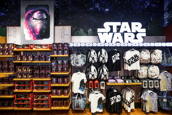 上海迪士尼旗舰店正式发售《星球大战:原力觉醒》官方系列周边产品_流行情报频道_悦己网