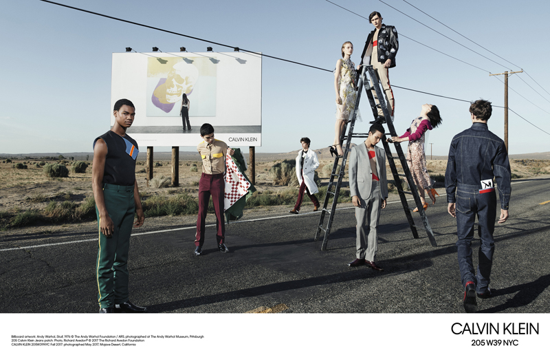 【图】CALVIN KLEIN, INC. 发布 CALVIN KLEIN 205W39NYC 2017秋冬全球广告大片_时装大片_潮流服饰频道_VOGUE时尚网