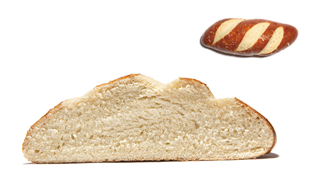 Laugen bread 德国碱水面包德国面包中难得非黑麦粉制作的品种，因为有烧碱的过程，口味独特。
