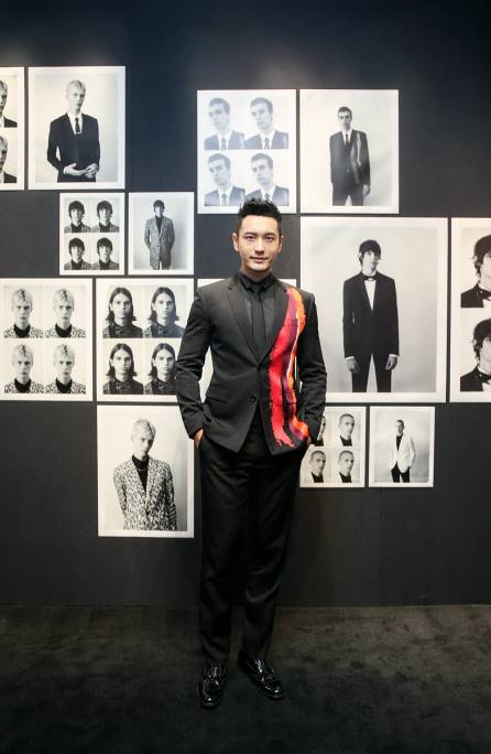 著名演员黄晓明身着dior homme 二零一七春季black carpet系列出席