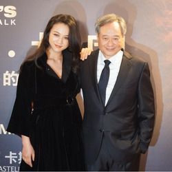 《比利-林恩的中场战事》 香港首映 汤唯惊喜助阵与李安拥抱 