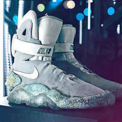 《回到未来II》中McFly所穿Nike MEG将被公开拍卖