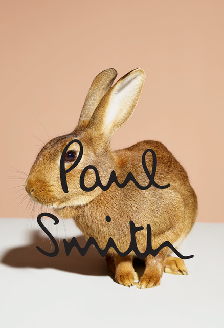 Paul Smith2015秋冬系列的大片中大胆并自信的运用玩转了色彩与图块，掌镜者则是享有‘颠覆规则’的摄影师Viviane Sassen，此次的拍摄地点选在了伦敦的泰特现代美术馆。而兔子Rocco的出镜也深深体现了Paul Smith对兔子的独特喜爱。