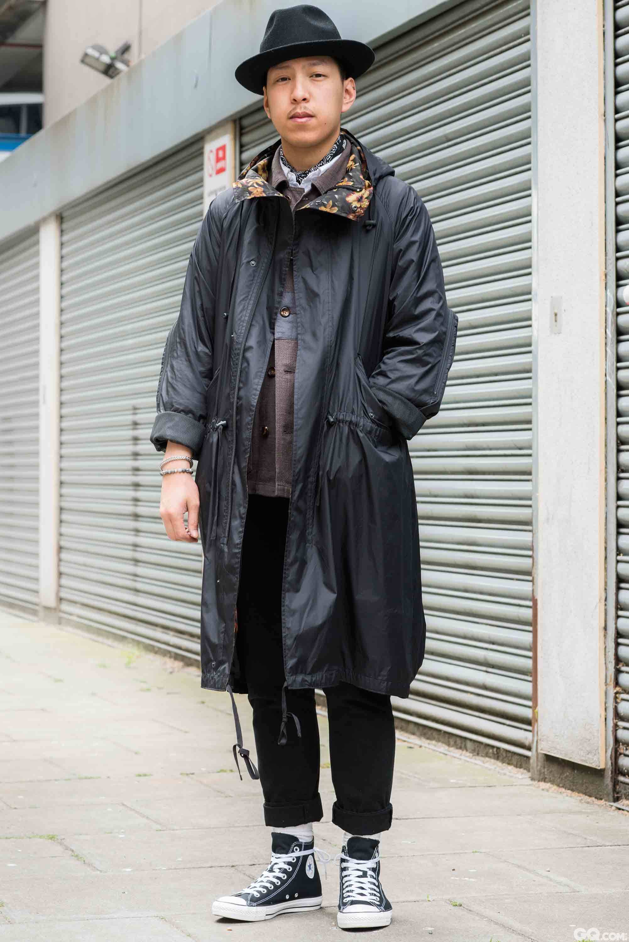 Paul
Hat: Vintage
Raincoat: Y3
Jacket: Creep
Shirt: Top Man
Trousers: Top Man
Shoes: Converse
Jewelry: Vitaly and some vintage pieces

Inspiration: I really wanted to wear this raincoat so I built my look entire around it. 我很想穿这件雨衣，所以我的搭配都是围绕它的。