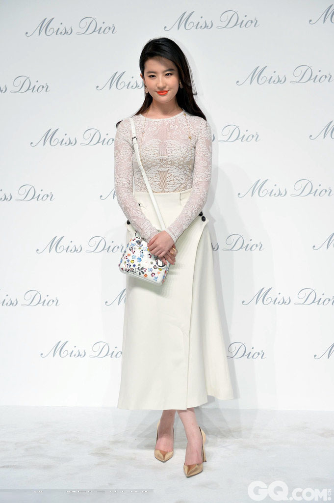 2015年04月29日，刘亦菲出席 Dior迪奥小姐派对。 