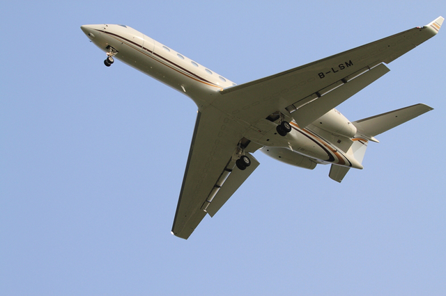 湾流G550公务机（Gulfstream G550），由美国湾流宇航公司于2003年推出，它是人类飞行史上首架直航范围能从纽约直达东京的超远程公务飞机。湾流G550公务机是国际顶级远程喷气式公务机代表机型之一，航程为11686公里，最大巡航高度为15545米，可搭载18名乘客，是国内航程最远、性能最优、客舱最宽敞、舒适性最好的豪华公务机。
