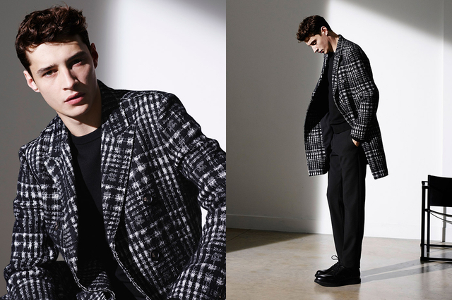 韩国品牌MARCBRICK携手世界顶级男模Adrien Sahores演绎本季男装型录。整体是意大利风格，灰黑的色调低调而内敛，夹克衫和大衣是秋冬季的经典，款式设计简约大方，正是韩式的时尚风格。