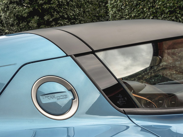 很多都不知道意大利老牌的车身制造厂Carrozzeria Touring是何方神圣。上世纪前半叶，这家手艺精湛的工作室专为各大车厂打造车身，其标志性的superleggera车身结构可以在很多经典车型上找到，包括著名的阿斯顿马丁DB5.
