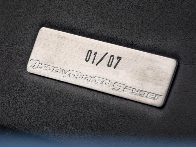 很多都不知道意大利老牌的车身制造厂Carrozzeria Touring是何方神圣。上世纪前半叶，这家手艺精湛的工作室专为各大车厂打造车身，其标志性的superleggera车身结构可以在很多经典车型上找到，包括著名的阿斯顿马丁DB5.
