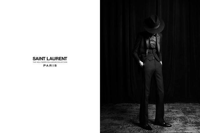 Saint Laurent推出了2016年的秋冬大片，好莱坞帕拉丁音乐厅的广告橱窗为本季时尚作出了最新设计。黑白的色调，低调而奢华。沉思少年的POSE，勾勒出了肖像感十足的画面。