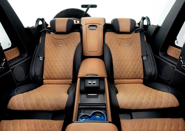 限量99台的迈巴赫G 650 Landaulet同样诠释了迈巴赫对豪华的理解，硬派越野车与豪华舒适感完美结合。