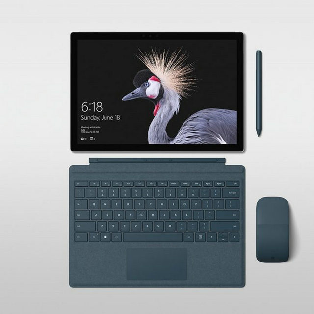 外形看来，全新的Surface Pro拥有USB3.0通用接口，micro SD卡的卡槽，3.5mm耳机插孔，以及家族通用的Windows Hello摄像头。