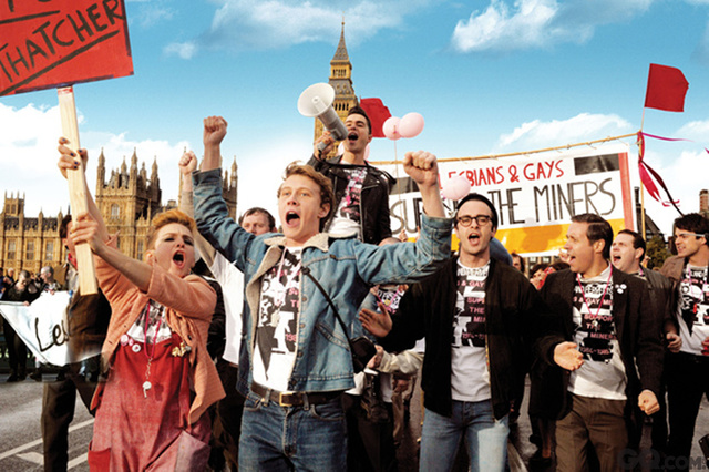 因为人生很短，所以一定要骄傲！
导演: 马修•沃楚斯
主演: 本•施耐泽 、 乔治•麦凯 、比尔•奈伊 等
看点：
Pride这个词，从同性恋文化心脏的英国，逐渐向世界范围辐射，现在，基本上自发组织的同性恋游行，都会以它为口号。
电影改编自真实事件，是英国工人和同志们的历史群像。1984年，由于英国首相撒切尔夫人的铁腕，罢工的英国工人们处于很尴尬的境地，于是同性恋群体跟工人们结成同盟，两个群体从偏见走向包容，再高压的政策下也会有余温。