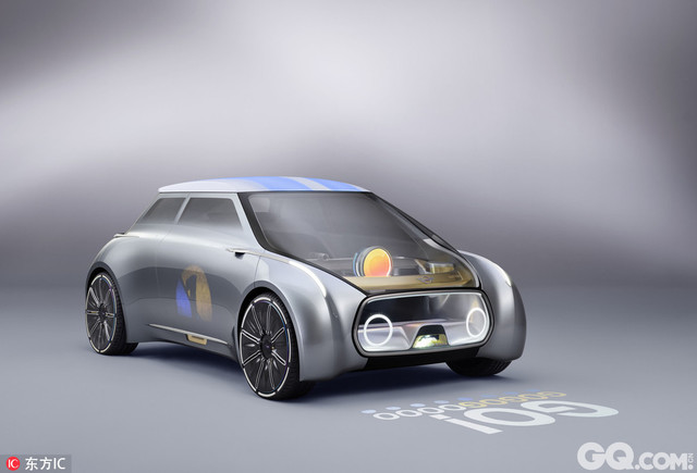 想知道100年后的汽车长啥样？近日，宝马集团为庆祝100周年诞辰，旗下三大品牌劳斯莱斯，宝马，Mini各自推出一款“未来汽车”的概念图。三辆概念车将采用虚拟现实，变形技术等高科技技术打造。