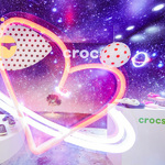 Crocs携手品牌大使刘宪华，首度登陆“卡骆星球”快闪空间