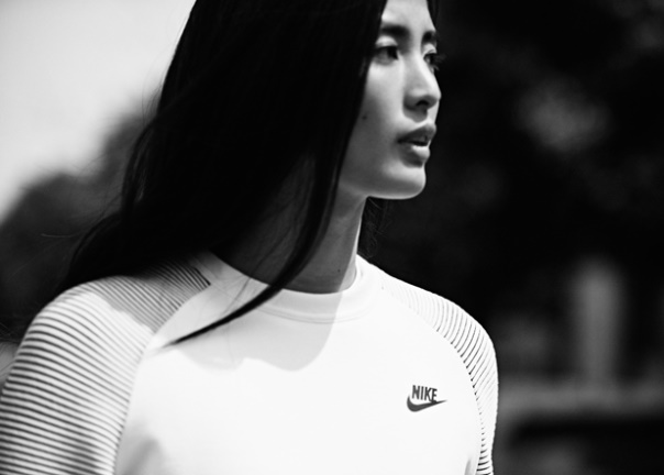 女足门将赵丽娜展现别样冠军风范 演绎2016 Nike Sportswear Tech Pack 秋季系列