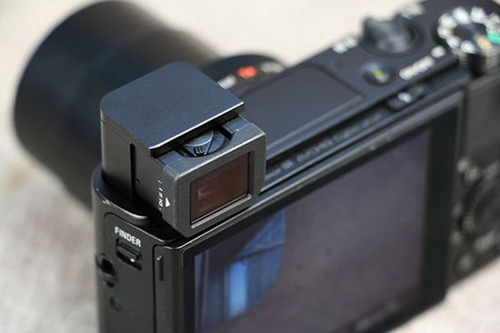 这里介绍下索尼的黑卡相机,黑卡系列是索尼推出的卡片式相机,虽说是