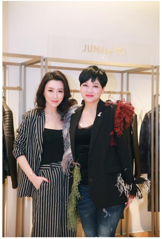 JUN by YO主理人王怡鸥参与上海时装周设计师特邀晚宴