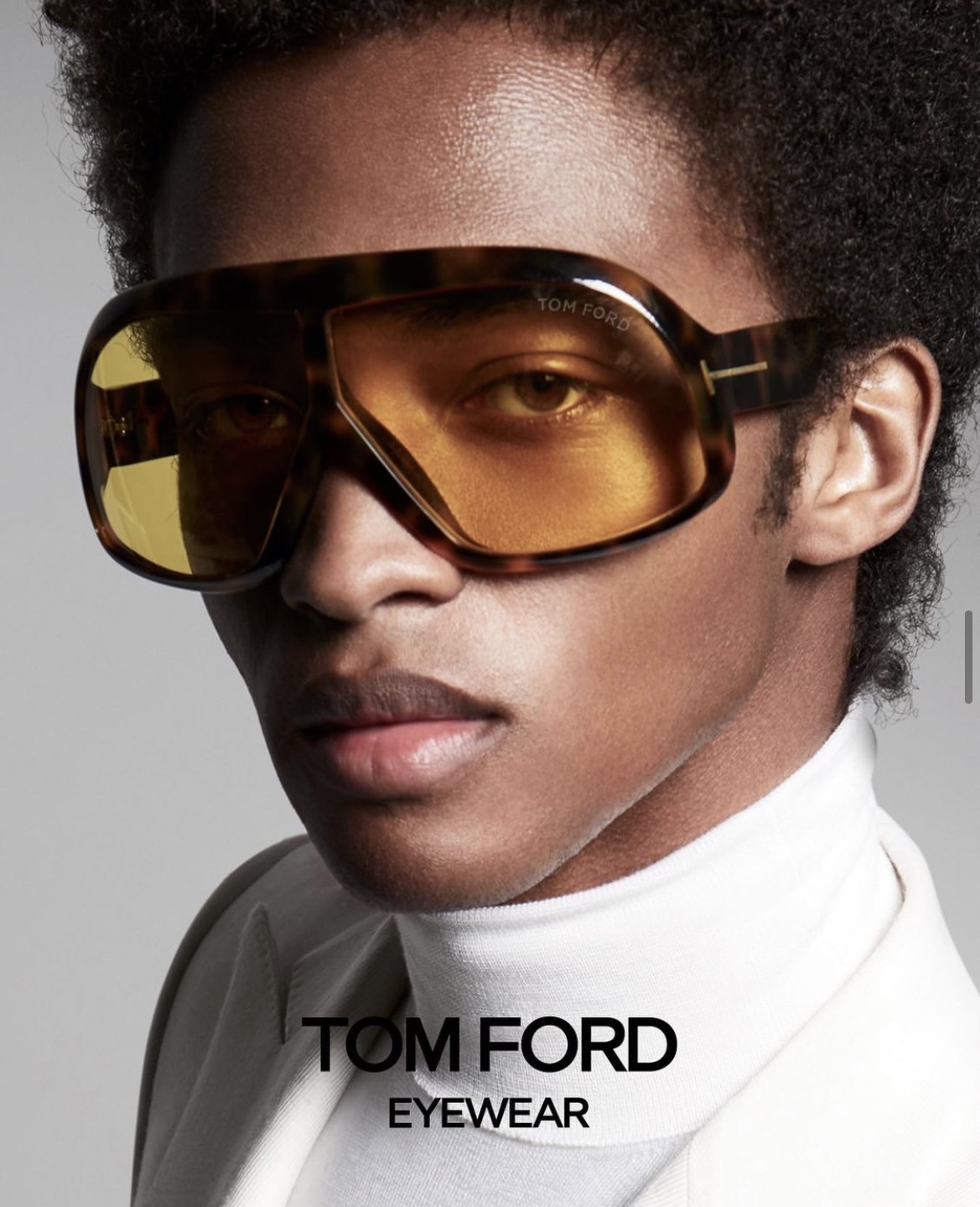 您现在的位置:>首页>潮流服饰>品牌新闻> tom ford相信眼镜的魅力