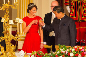 英国王室今年跟中国很有缘，10月份习大大和彭麻麻访英期间，媒体们都为比较中英两位时尚偶像而忙得不亦乐...