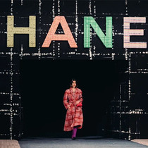 Chanel秋冬大秀仿佛一場穿著斜紋軟呢的旅行-趨勢報告
