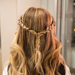 6步完成麻花辫混搭公主卷甜美指数直线上升