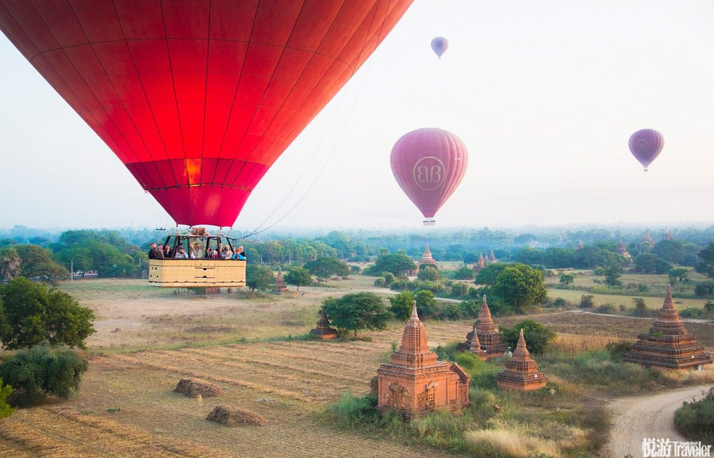 缅甸蒲甘有这么一个地方，放眼望去25平方公里的土地上挤满了2000多座佛塔的壮观场面，清晨第一缕阳光温柔...