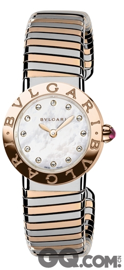精美而独特的黄金与精钢锻制材质需要精心呵护。BVLGARI BVLGARI Tubogas 系列腕表被置于华丽高贵的圆形表盒中，表盒如贝壳一般打开，其中的珍宝即现于眼前。精美的表盒以优雅与华贵，彰显内在腕表绝伦的工艺和非凡的价值。
BVLGARI 宝格丽一贯以风格大胆闻名，其腕表一直极具辨识度，BVLGARI BVLGARI Tubogas 系列也正是如此，耀目光华无法掩盖。完美的质感、流畅的线条和显赫的奢华魅力，宝格丽BVLGARI BVLGARI Tubogas 堪称为女王气场而量身定制。  
