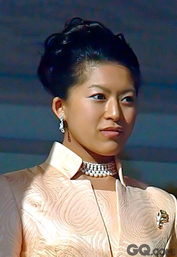 另外，明仁天皇的堂弟高圆宫宪仁亲王也有三个女儿。长女承子，生于1986年3月8日，曾被美国杂志评为全球最辣年轻皇族。