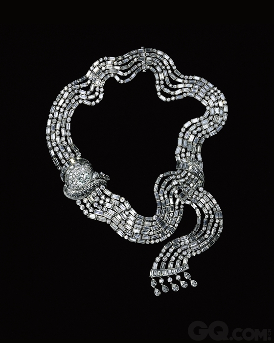 超模雅斯门•勒•邦（Yasmin Le Bon）佩戴的钻石项链。来自蒂芙尼2015 Blue Book“海之博韵”高级珠宝出席晚宴