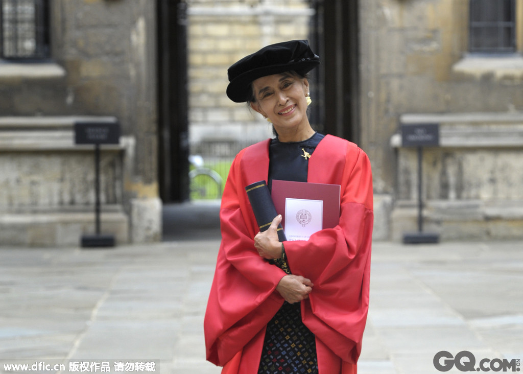 当地时间2012年6月20日，英国牛津，缅甸反对派领导人昂山素姬获得牛津大学的荣誉博士学位。 