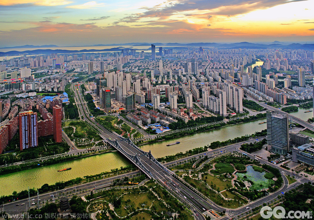 
无锡是中国华东地区特大城市之一，无锡自古就是中国着名的鱼米之乡、中国四大米市场。截止12月18日，无锡房价已从7690元/平再次超越八千大关，涨幅超过4%。