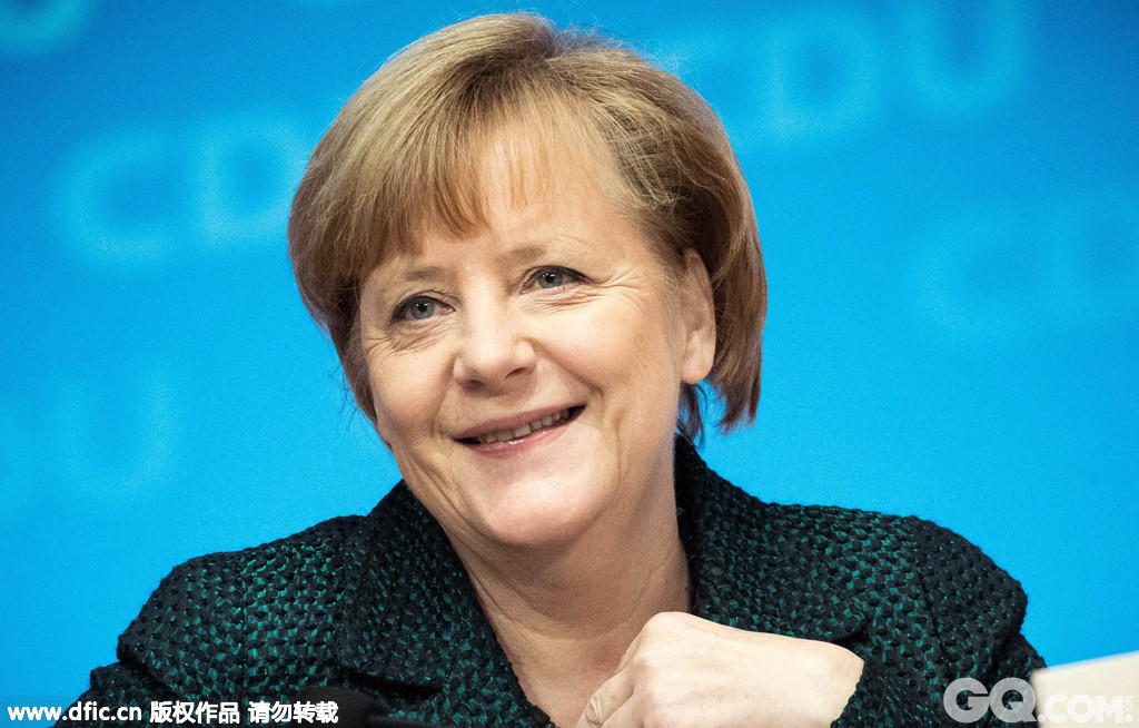 德国总理默克尔以23.4万美元（约147万元人民币）的年薪位列第三。据政府文件显示，今年3月初，默克尔刚刚获得了2.2%的加薪。同时她还是联邦议院议员，每月还能领取议员工资的一半，约2.7万元人民币。

据德国媒体报道，有4000名欧盟公务员拿的工资都比默克尔高。 
