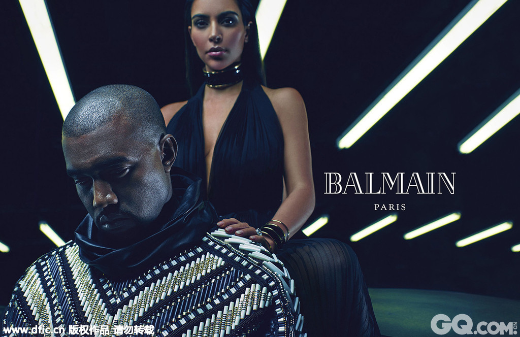 当地时间2015年1月5日，金-卡戴珊与老公坎耶-韦斯特为Balmain品牌2015春夏季新品拍摄广告大片。